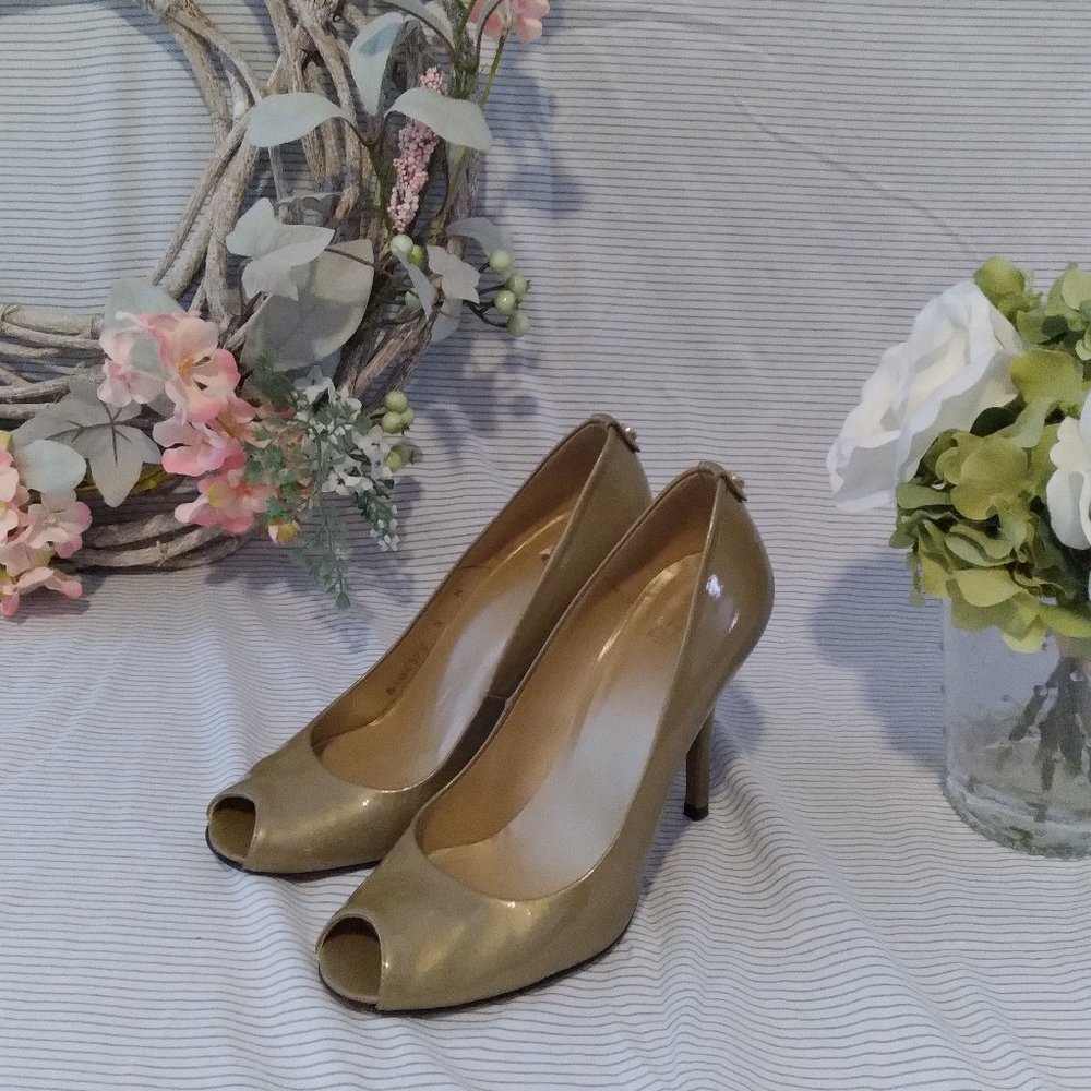 Stuart Weitzman, Size 8 heels, Olive/Gold